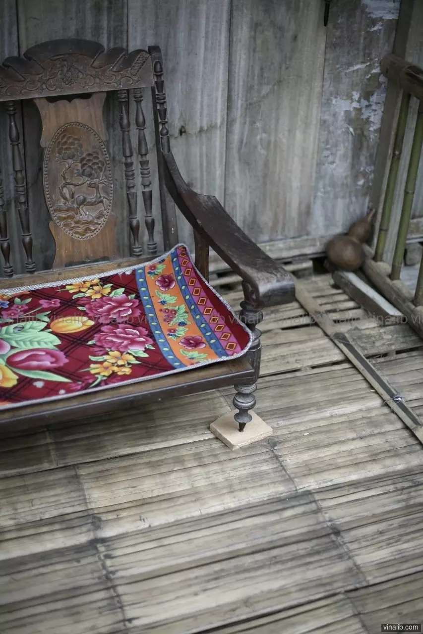 Traditional seating, Ba Be Lake - Vinalib Stock Pictures