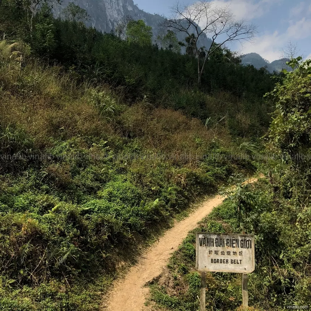 Another path to China - Vinalib Stock Pictures