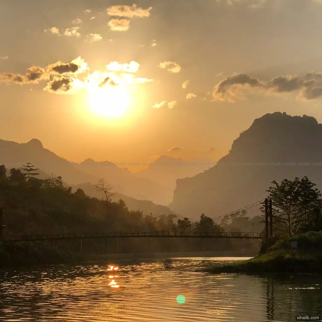 Sunset on the river, Pac Miau commune, Bao Lam district - Vinalib Stock Pictures