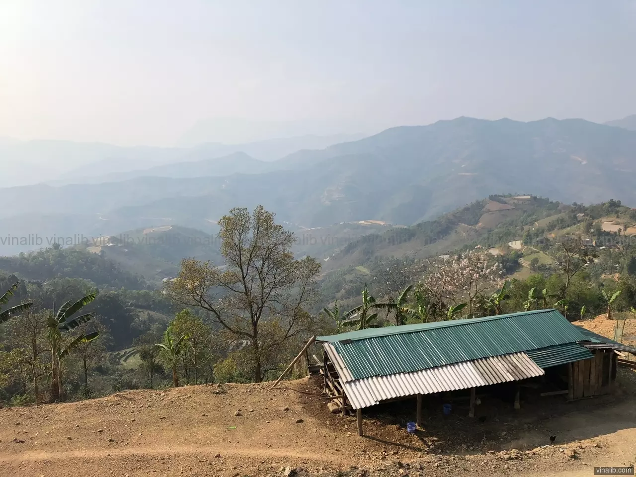 Another house with a view, Cao Bang province - Vinalib Stock Pictures