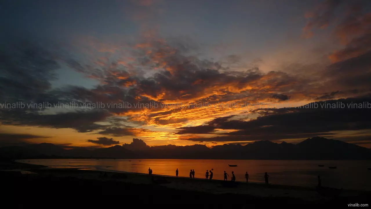 Sunset on Da Nang beach - Vinalib Stock Pictures