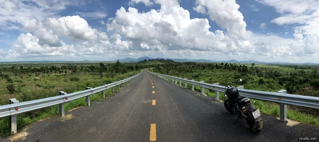 On the road to Cambodia - Vinalib Stock Pictures