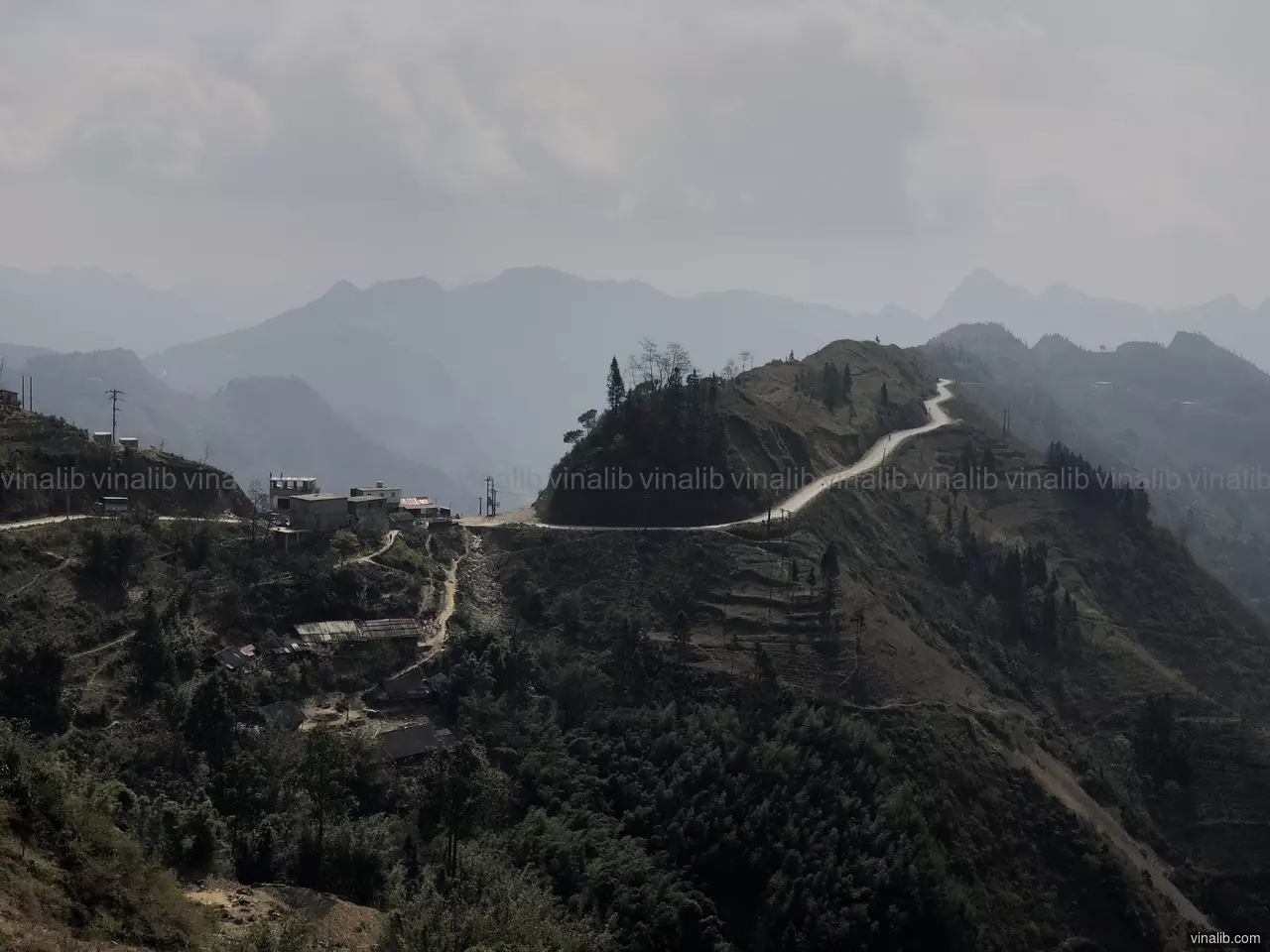 A mountain road in Ha Giang province - Vinalib Stock Pictures