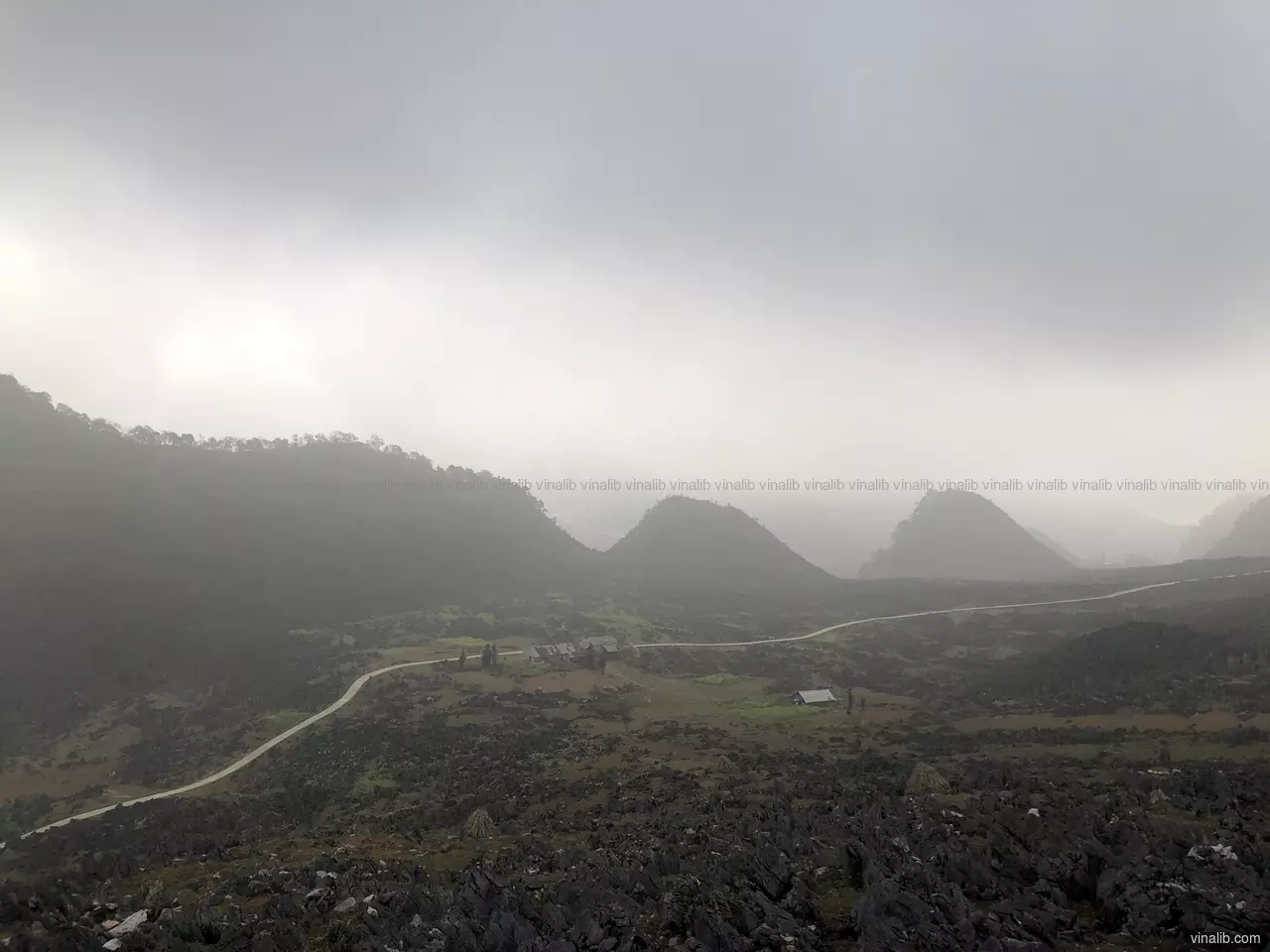 Low clouds, Lung Pu commune, Meo Vac district - Vinalib Stock Pictures