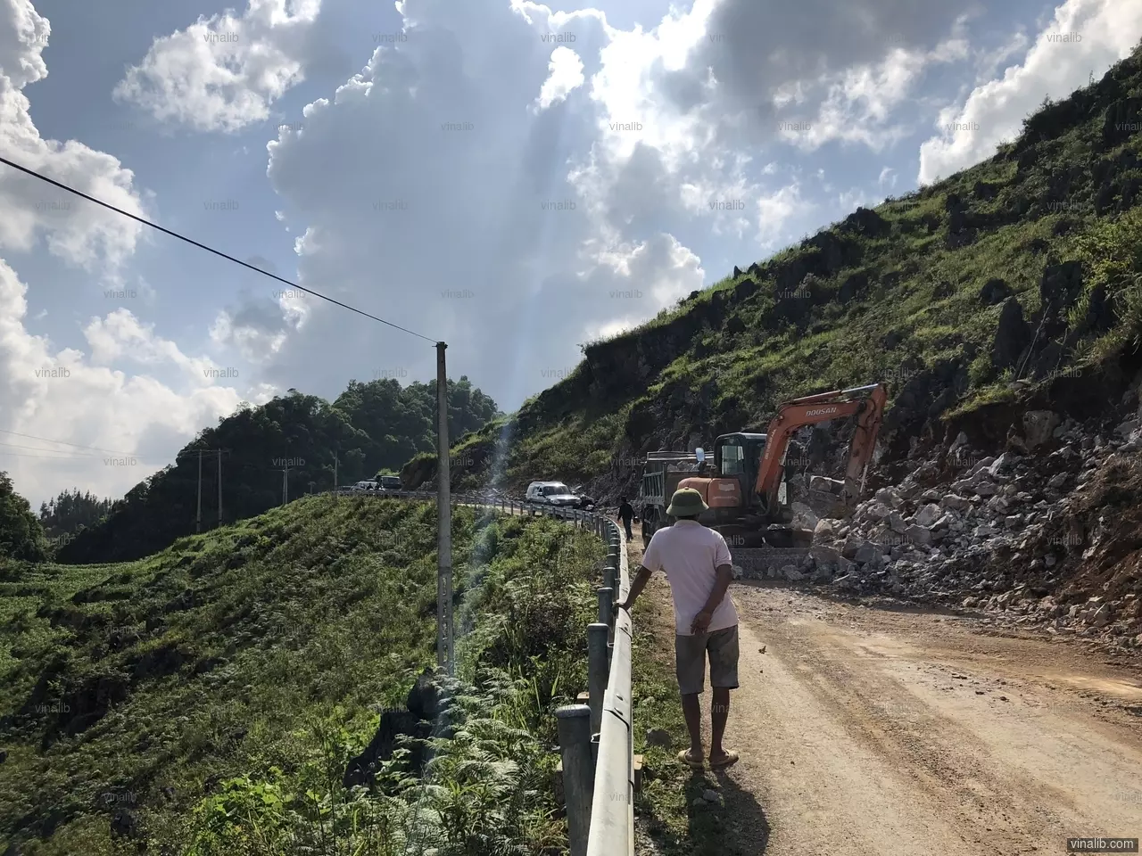 Landslide clearing - Vinalib Stock Pictures