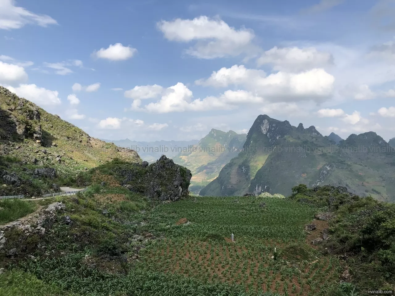 Mountain view on Ma Le commune, Dong Van district - Vinalib Stock Pictures
