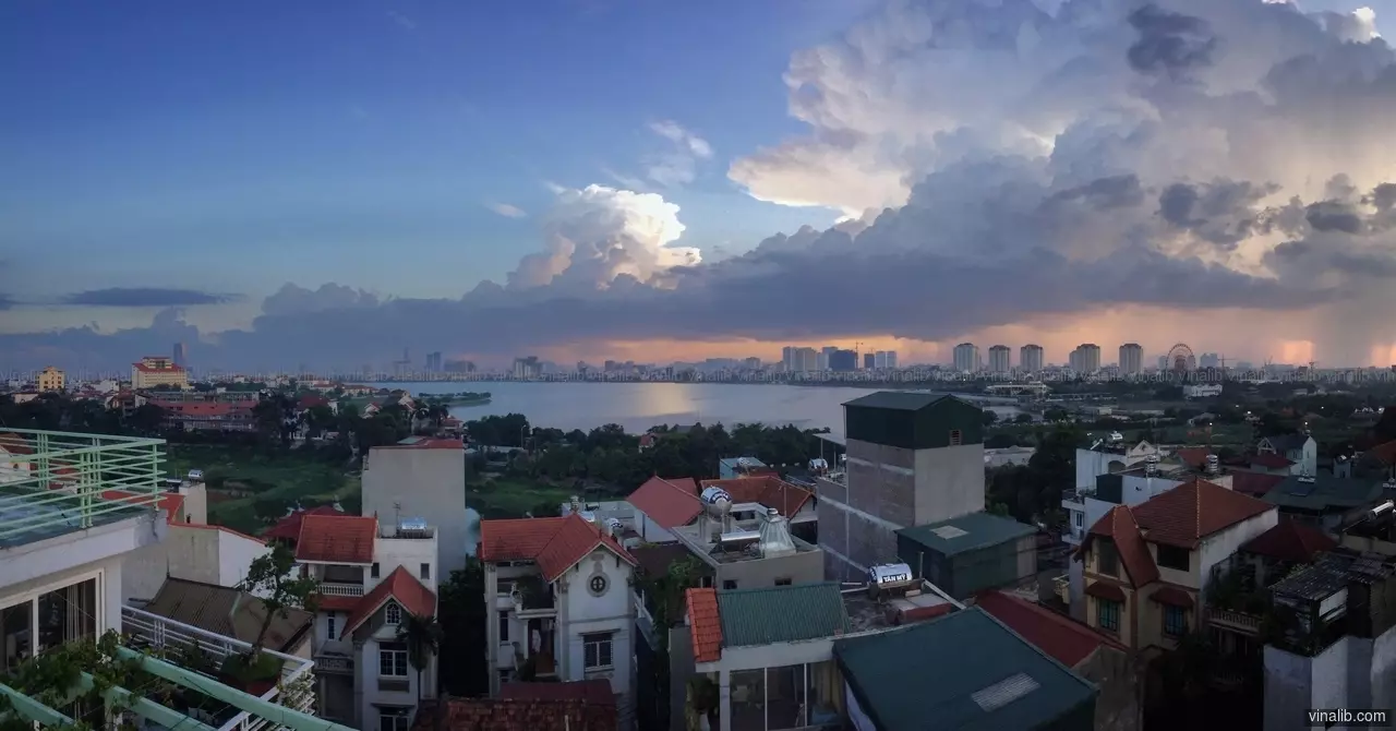 Panorama of Hanoi West Lake at dawn, July 2016 - Vinalib Stock Pictures