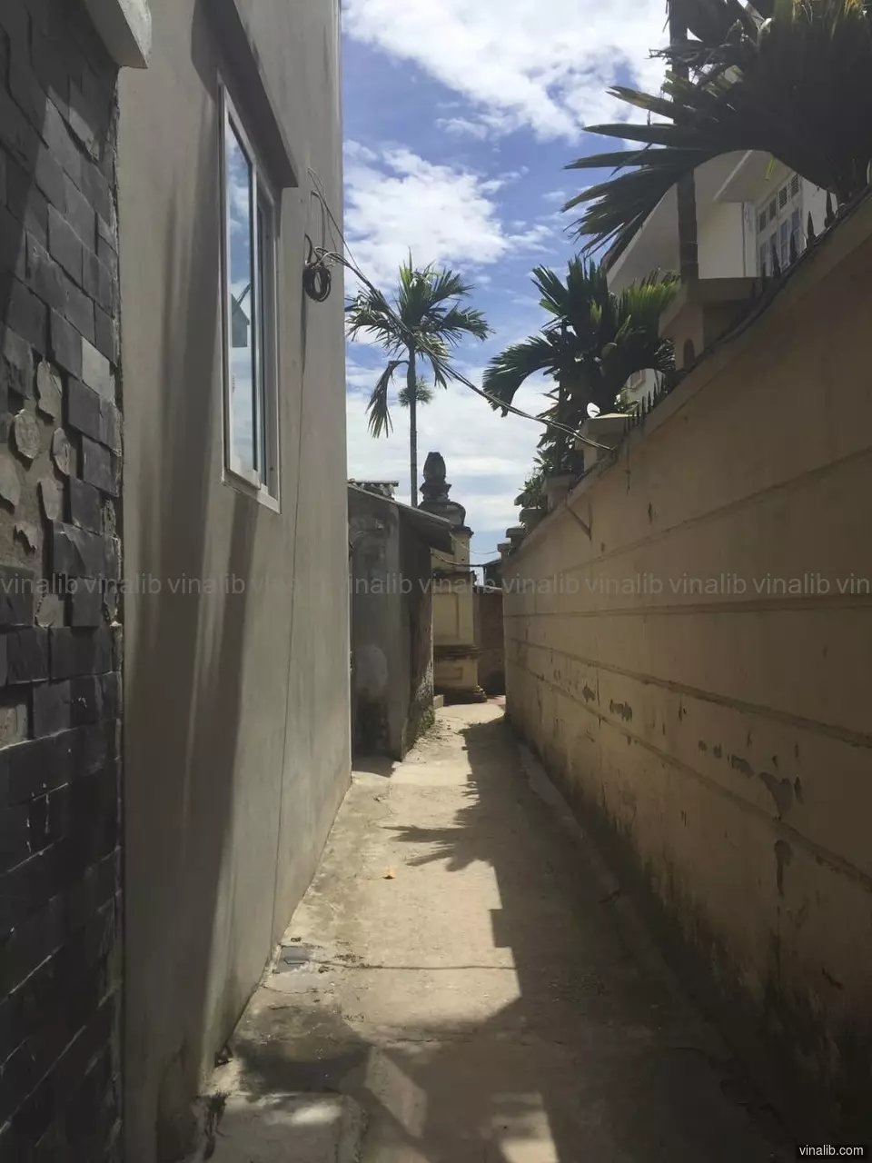A lane off Au Co street, Hanoi - Vinalib Stock Pictures