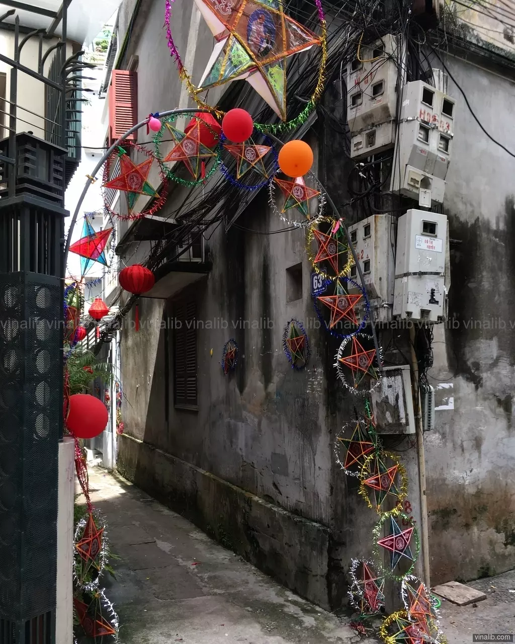 A Gated lane for Tet, off Au Co street - Vinalib Stock Pictures