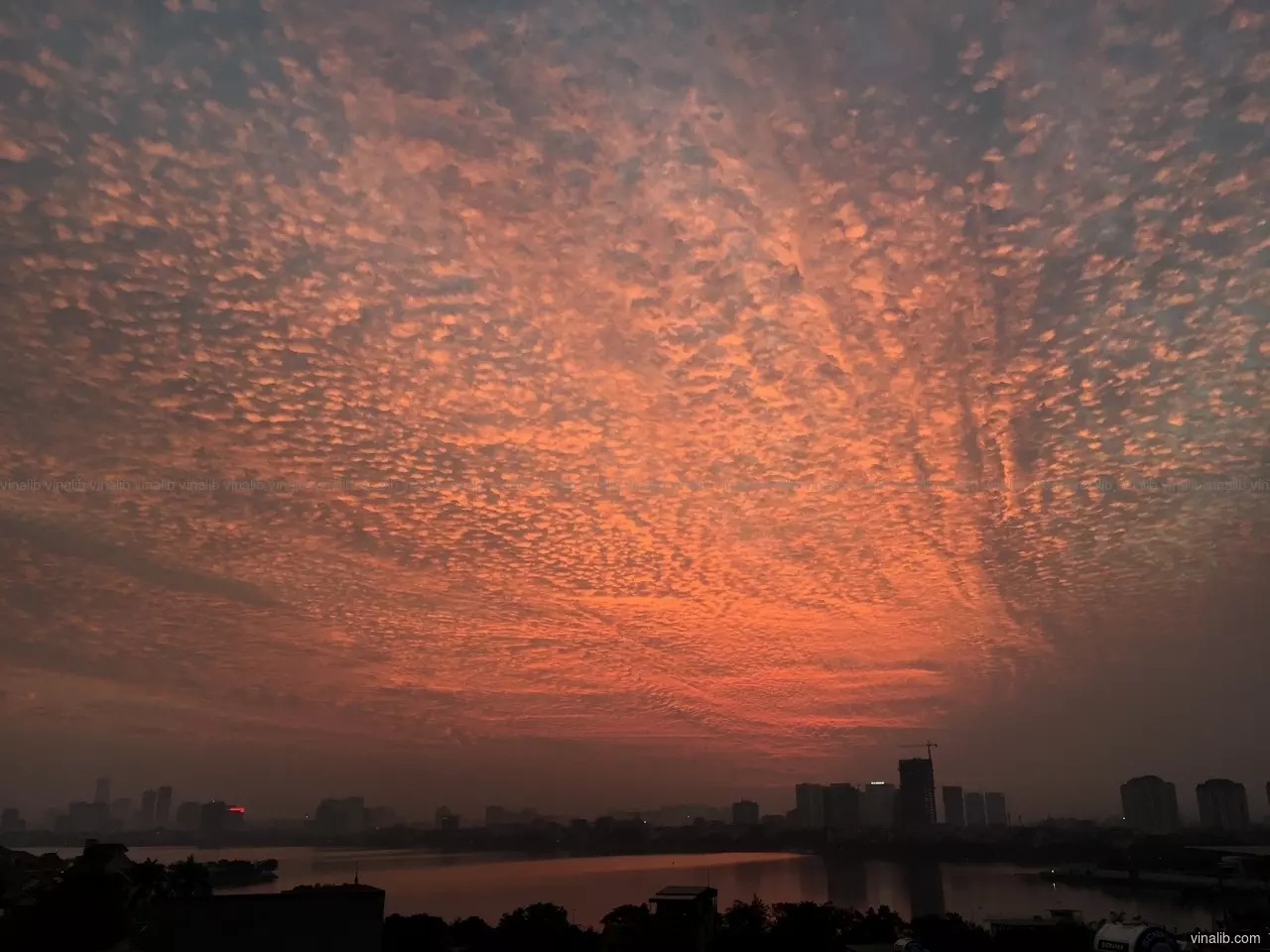 Sunset on Ho Tay, Hanoi, Vietnam - Vinalib Stock Pictures