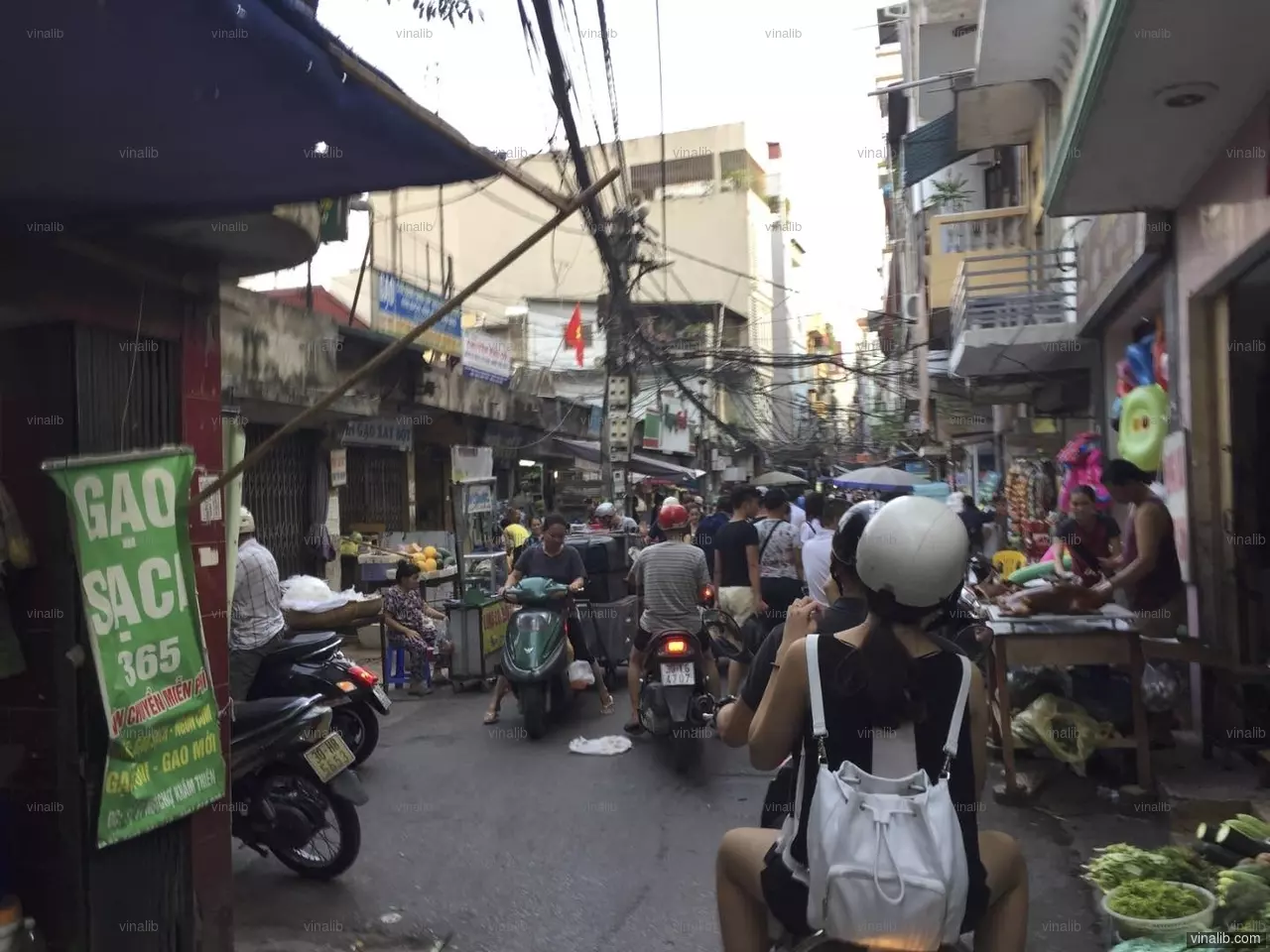Street life, Hanoi, Vietnam - Vinalib Stock Pictures