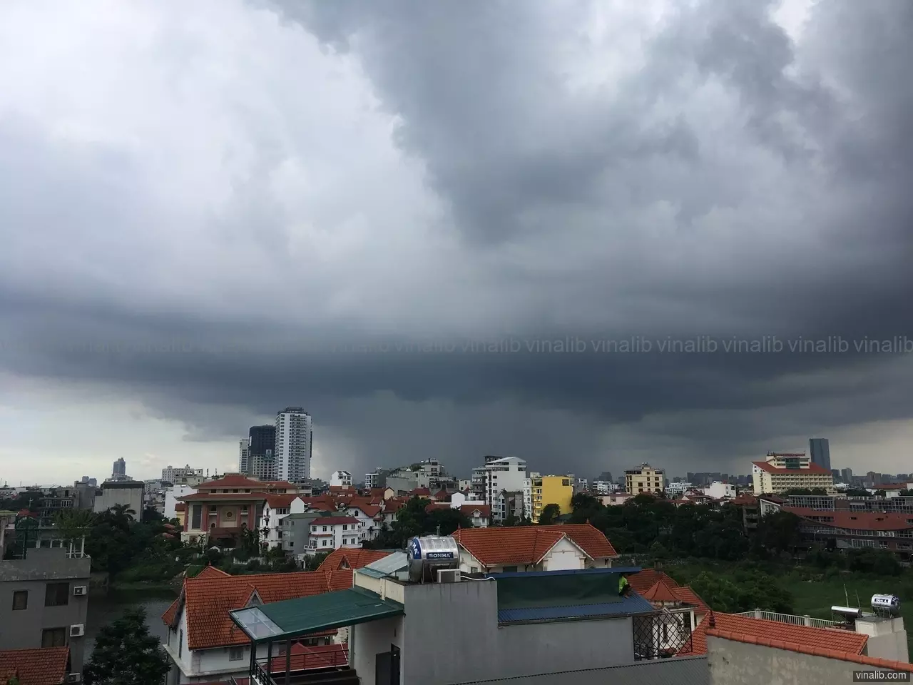 Thunderstorm in Hanoi - Vinalib Stock Pictures
