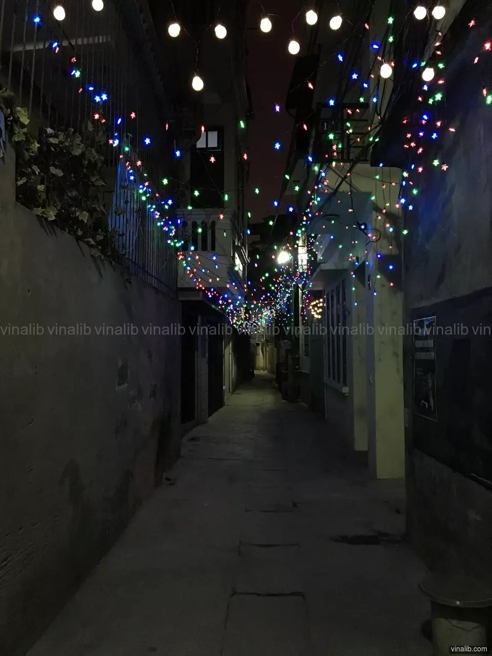 A lane with a cute lighting, Au Co, Hanoi - Vinalib Stock Pictures