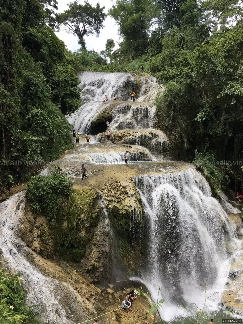 A waterfall in Lac Son district, Hoa Binh province - Vinalib Stock Pictures
