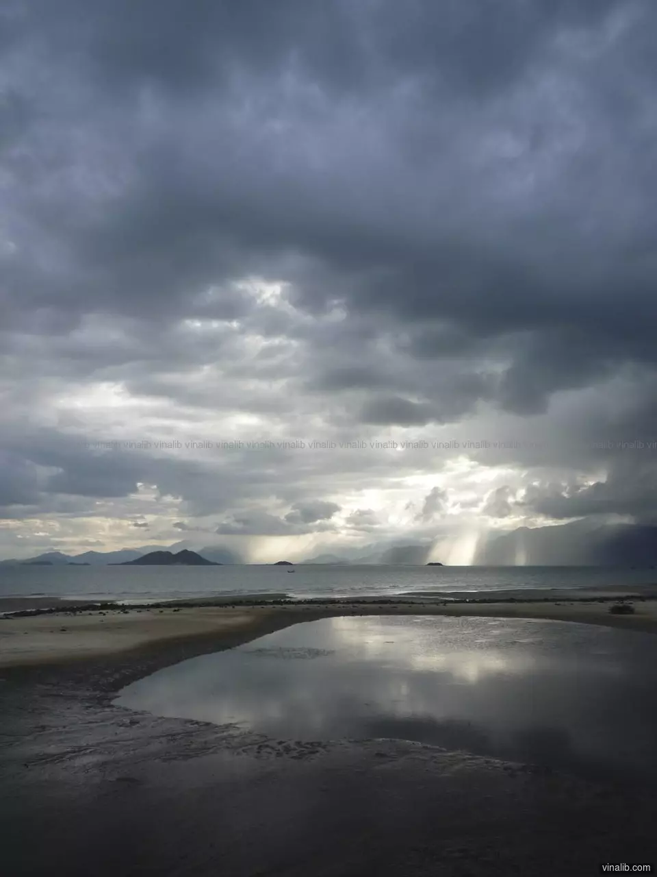 An epic sky off Dam Mon, Khanh Hoa - Vinalib Stock Pictures