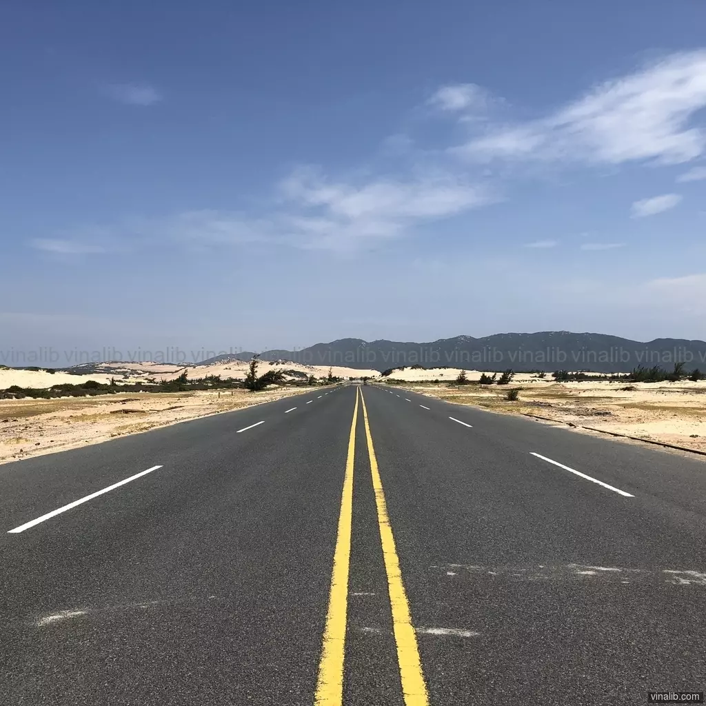 A highway to nowhere, Van Ninh district - Vinalib Stock Pictures
