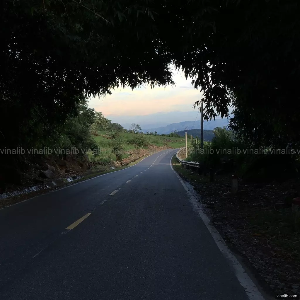 Down the valley, on the road to Sapa - Vinalib Stock Pictures