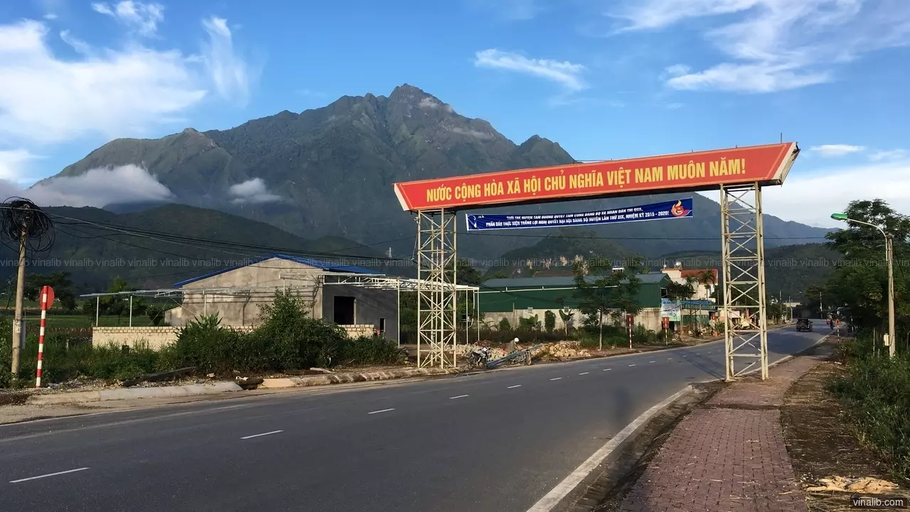 On the road to Ô Quý Hồ - Vinalib Stock Pictures