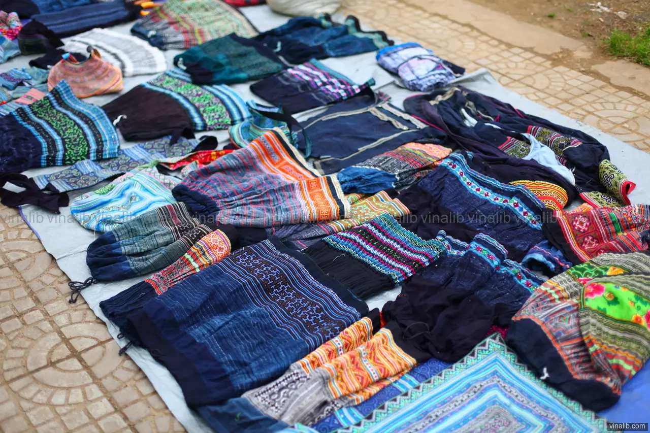 Clothing for sale, Sapa, 2011 - Vinalib Stock Pictures