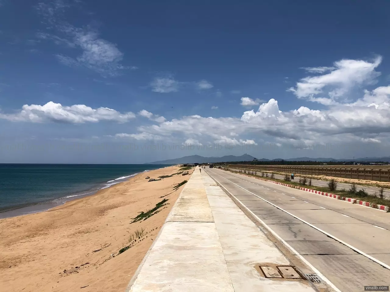 On the road to Tuy Hoa airport - Vinalib Stock Pictures