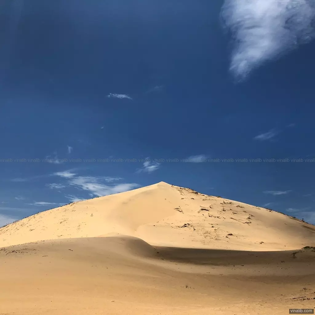 Sand dune nipple - Vinalib Stock Pictures