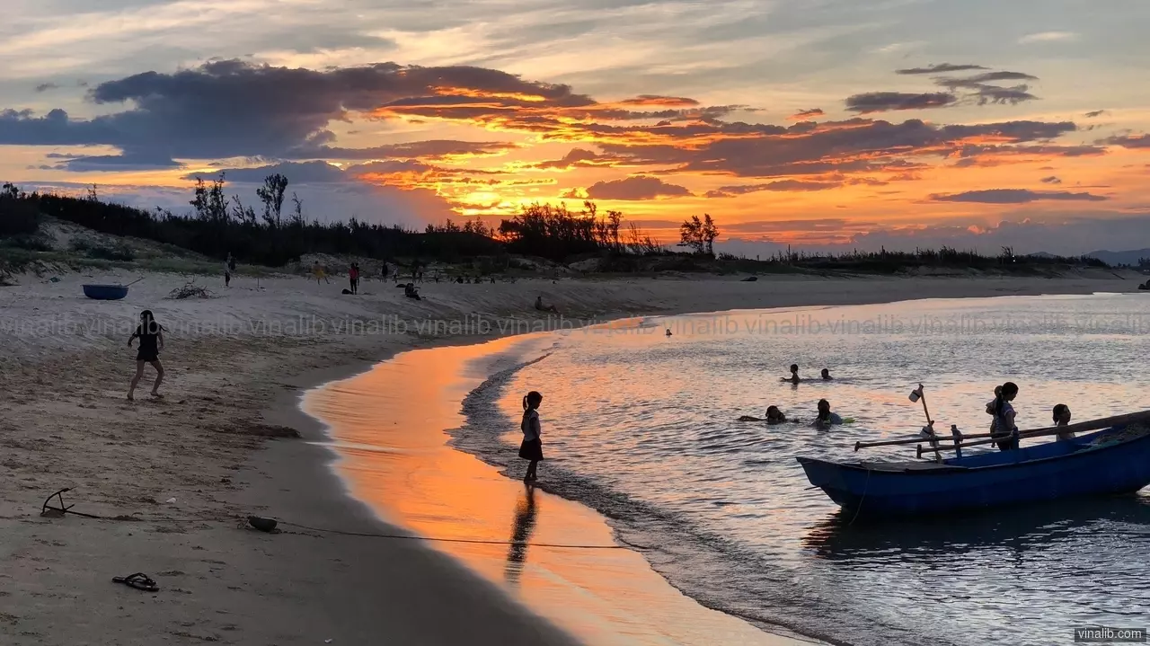 A hidden paradise in Phu Yen province - Vinalib Stock Pictures