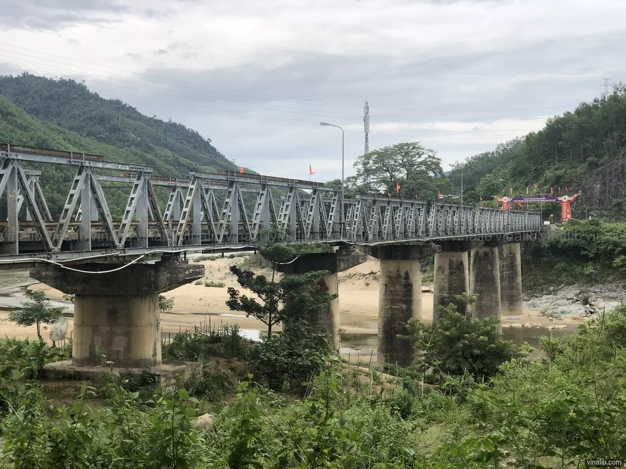 An old bridge in Ca Dy commune, Nam Giang district, Quang Nam province - Vinalib Stock Pictures