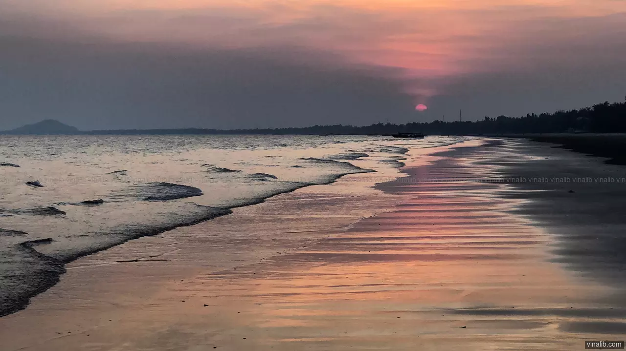 Colorful sunset in Tra Co beach, Mong Cai, Quang Ninh - Vinalib Stock Pictures